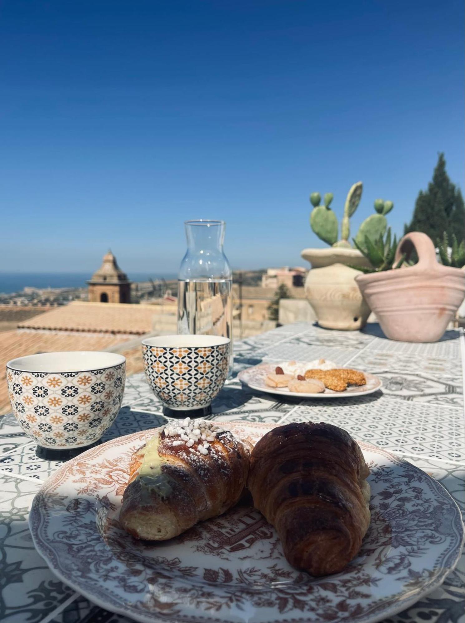 La Mennulara La Terrazza Del Centro Storico Hotell Agrigento Exteriör bild